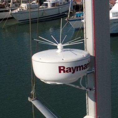 StopGull Keeper Installato sul Radar della Barca Vista Laterale
